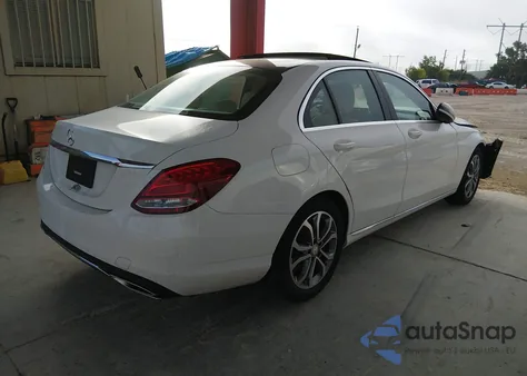 2017 Mercedes-Benz C 300 из США, поврежденный, VIN 55SWF4JB6HU200022